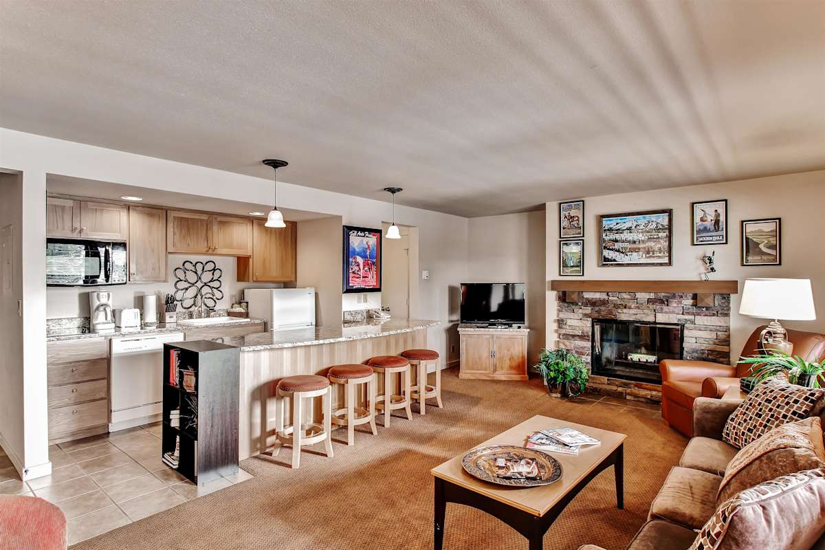 Bend Condo w/Deck & Forest Views!