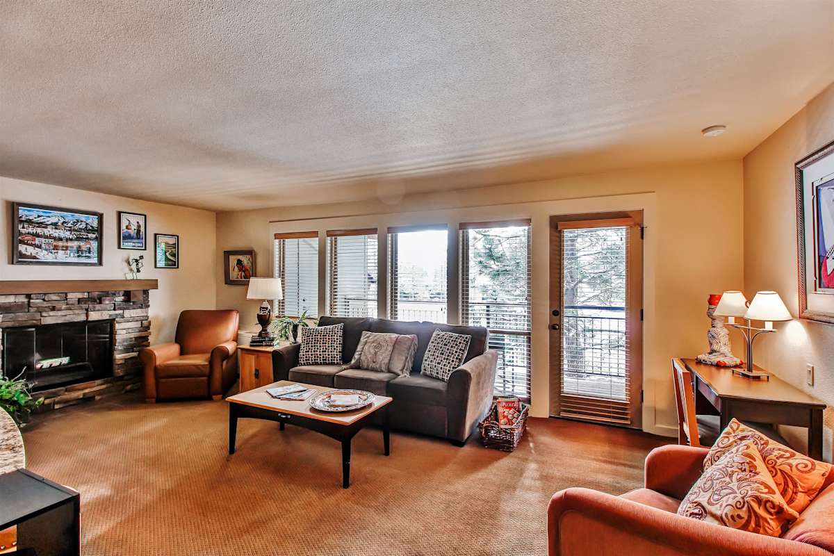 Bend Condo w/Deck & Forest Views!