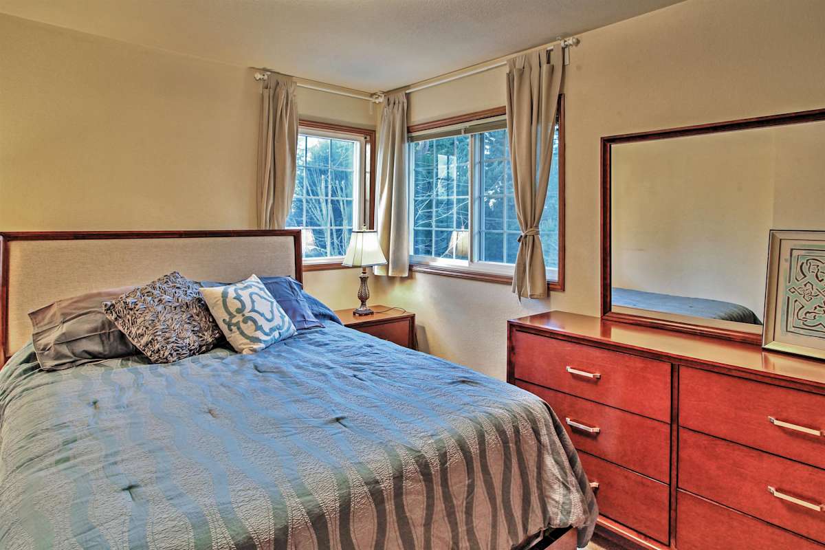 Contemporary 3BR Des Moines Home Near Attractions!