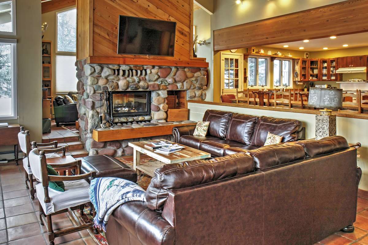 4BR Snowmass house w/ Private Hot Tub and Views!