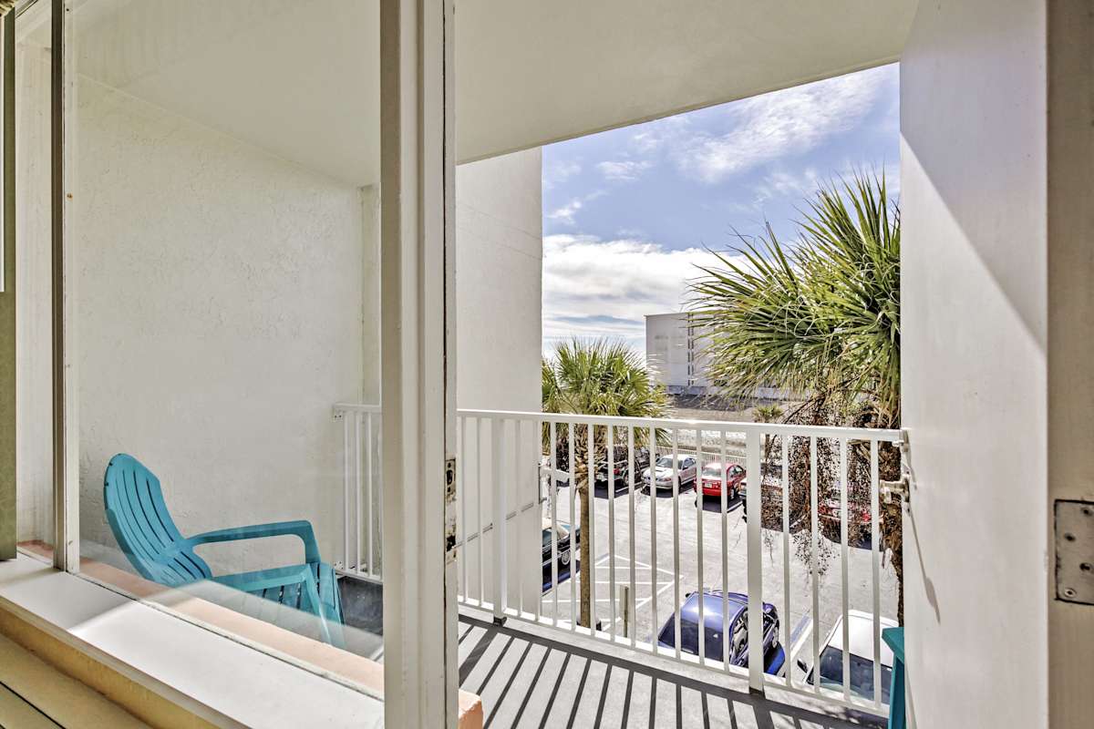 Daytona Beach Studio w/Private Balcony
