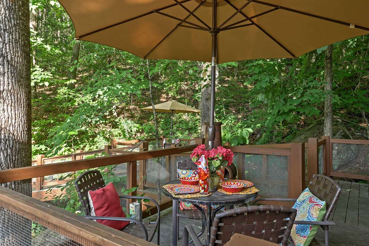 Charming Tree House Cottage on Lookout Mountain!