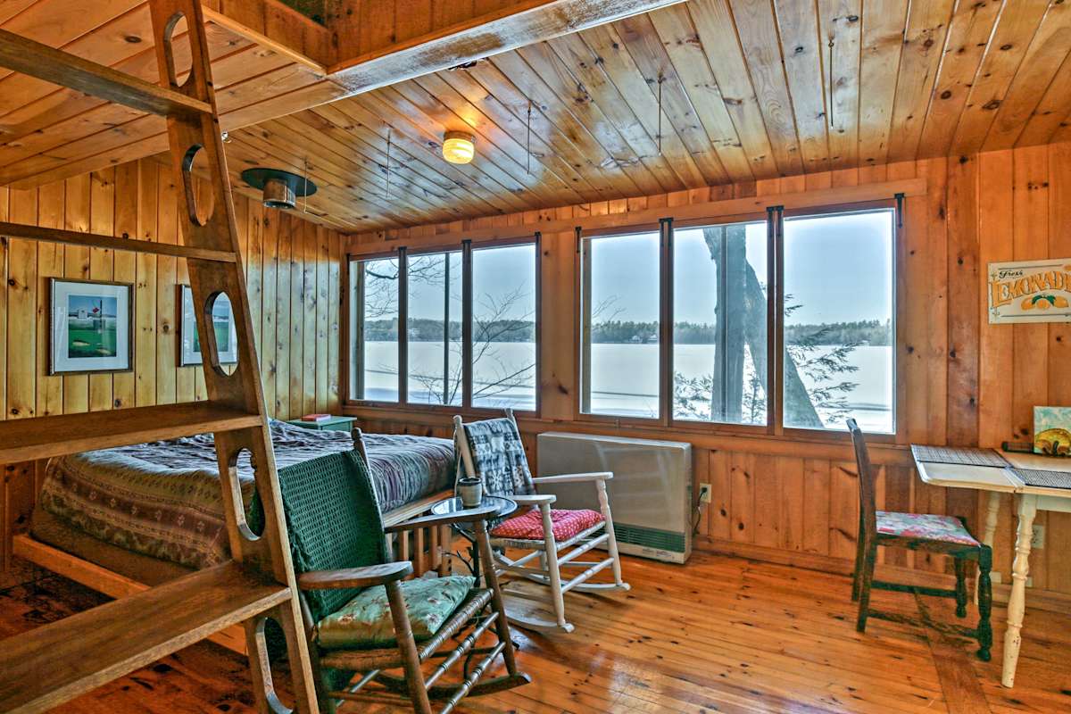 Cozy Cottage on Maranacook Lake w/ Updated Dock!