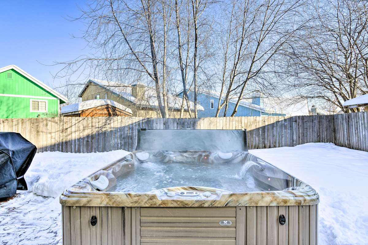 Anchorage Home w/ Hot Tub Near Airport & Downtown!