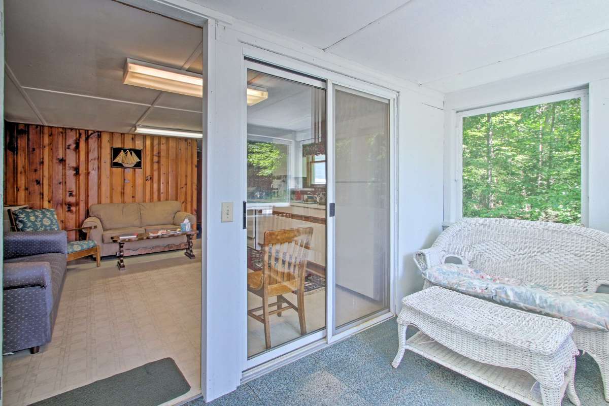 Lake Stinson Cottage W Sunroom Shared Dock