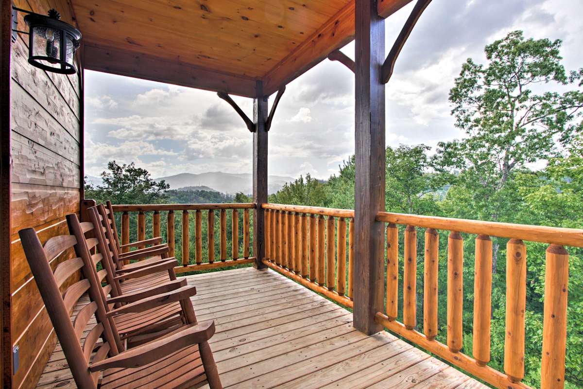 Luxurious Smokies View Gatlinburg Falls Cabin