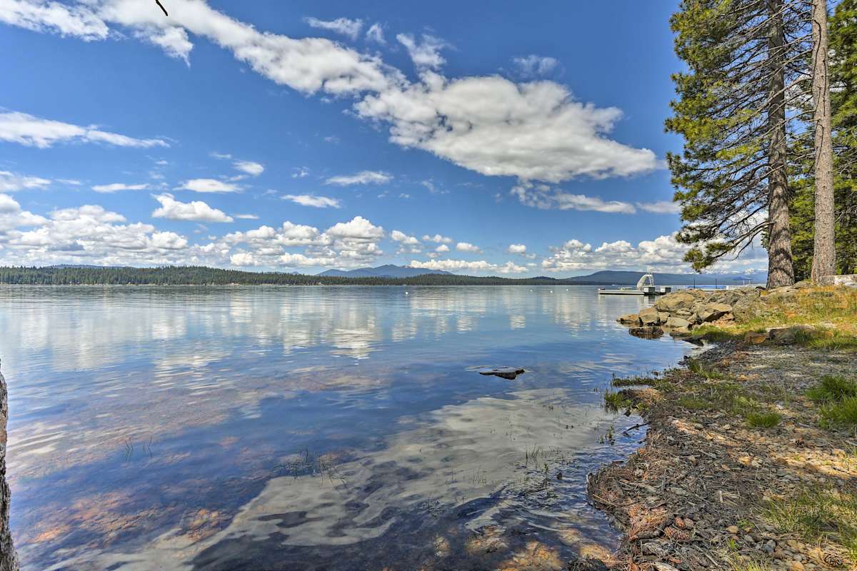 Lake Almanor Country Club Home w/Peak View+Kayaks!