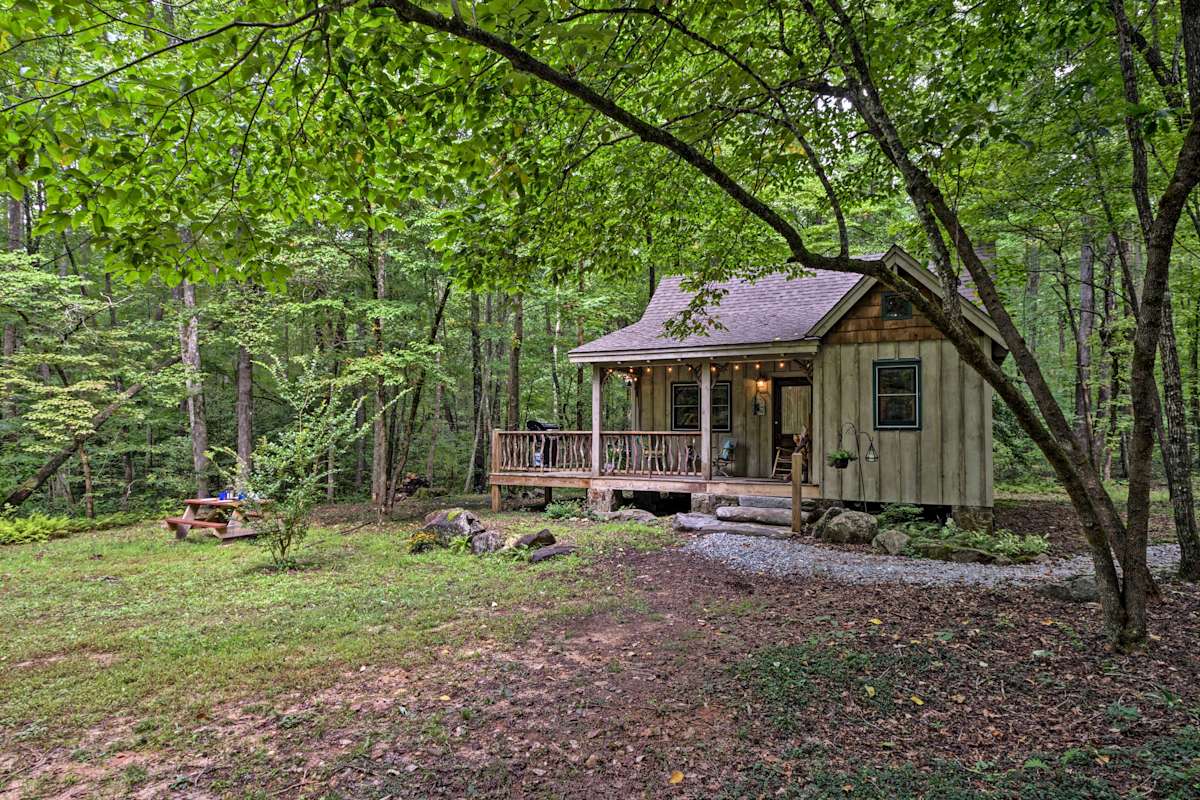 Restful Creekside Retreat By Table Rock State Park