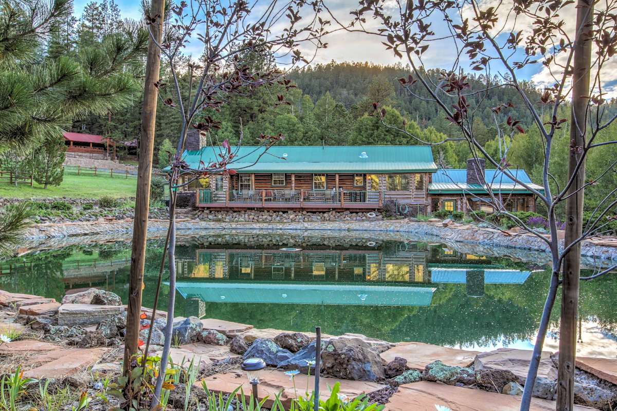 The Snover Lodge And Stables In Greer The Lodge