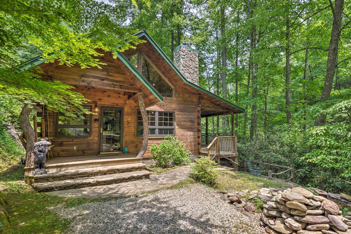 Storybook Bryson City Cabin On Stream W Hot Tub