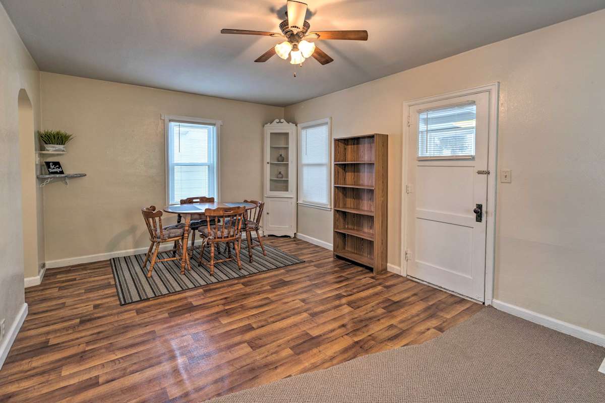 Cozy Pet Friendly Sioux Falls Home W Yard