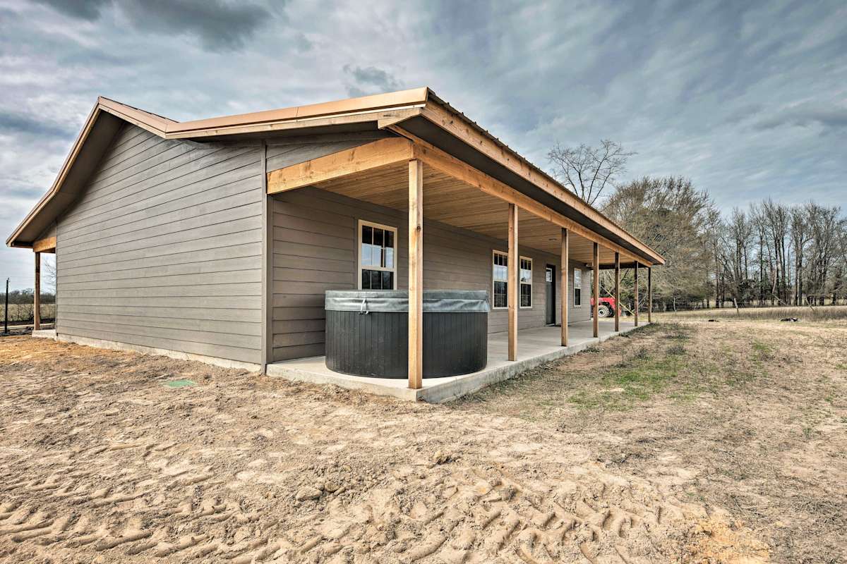 Secluded Broken Bow Cabin W Hot Tub Patio