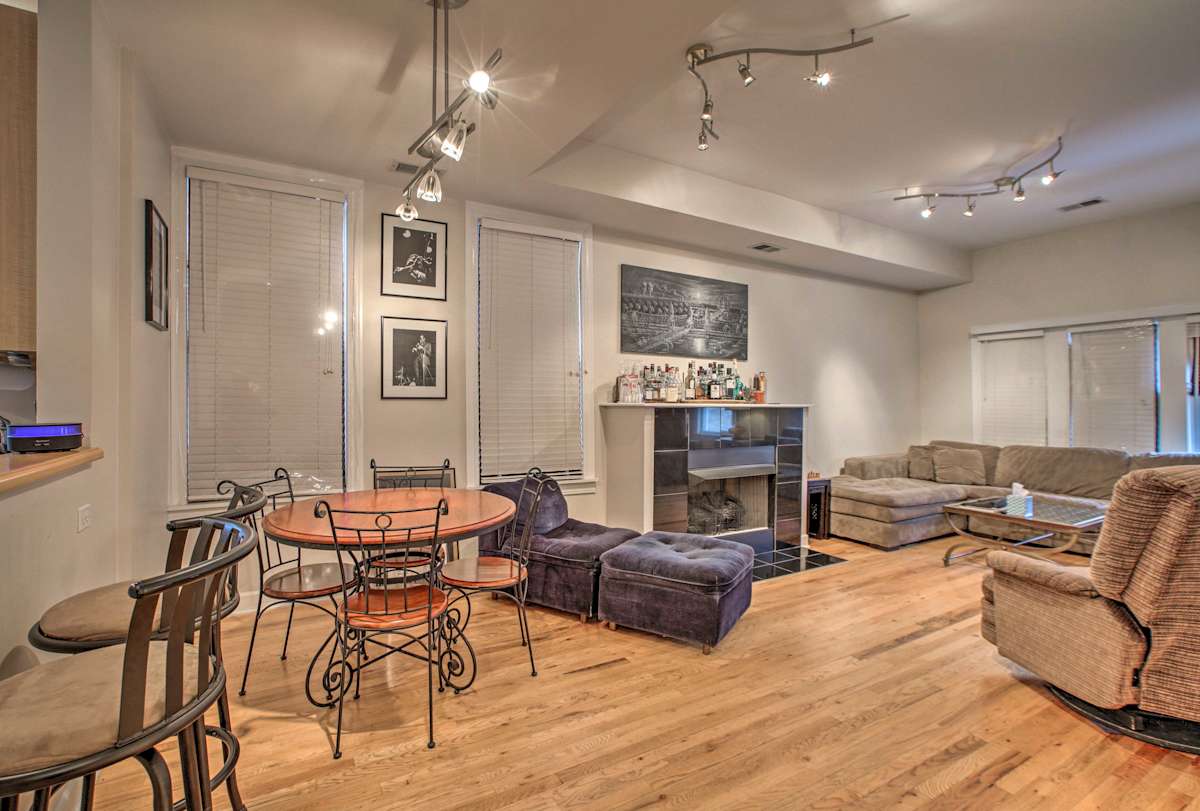 Ideally Located Apartment Walk To Logan Square