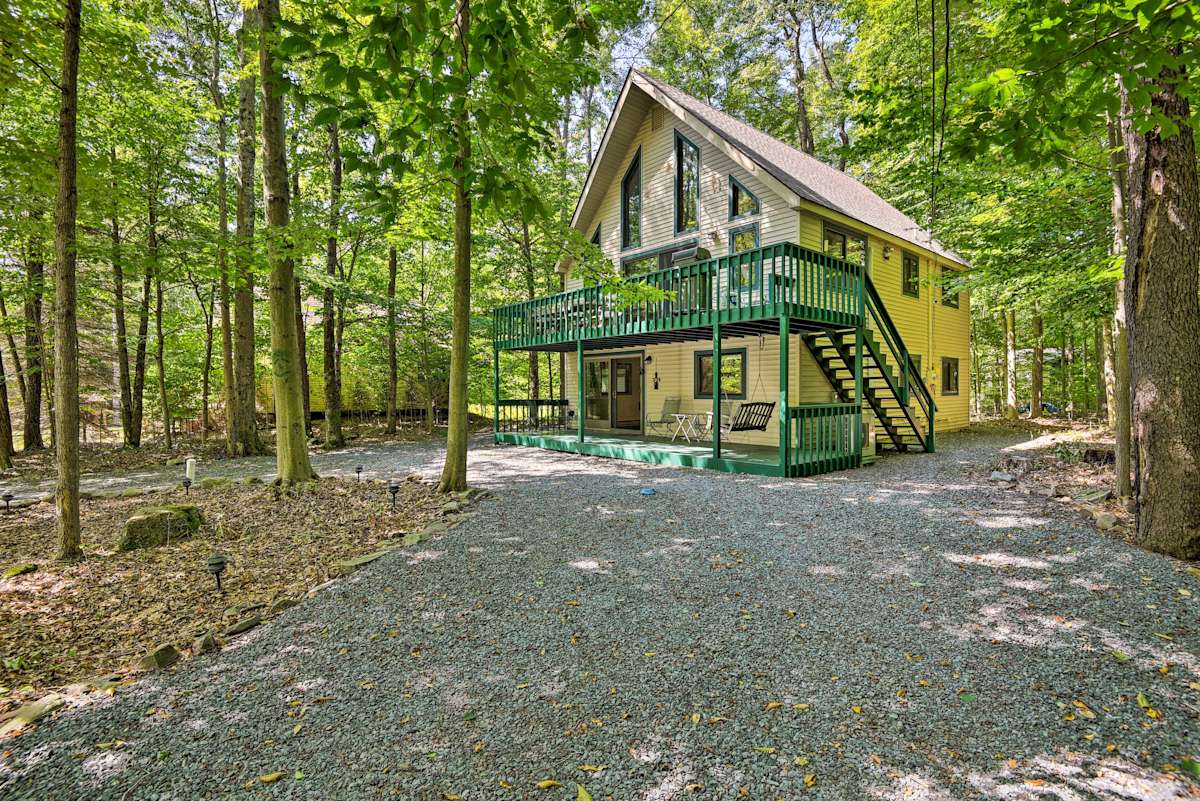 Pocono Lake Home W Hot Tub Comm Amenities