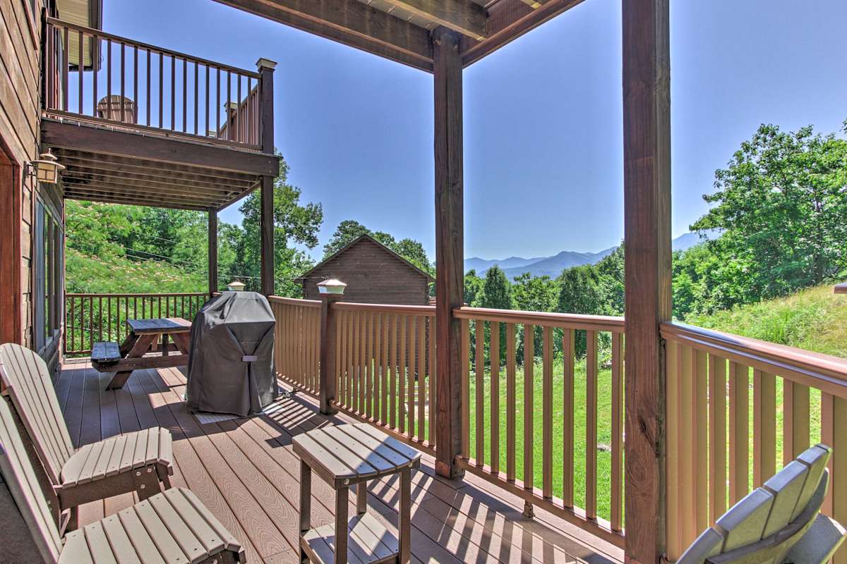 3 Story Gatlinburg Cabin W Hot Tub Mtn View