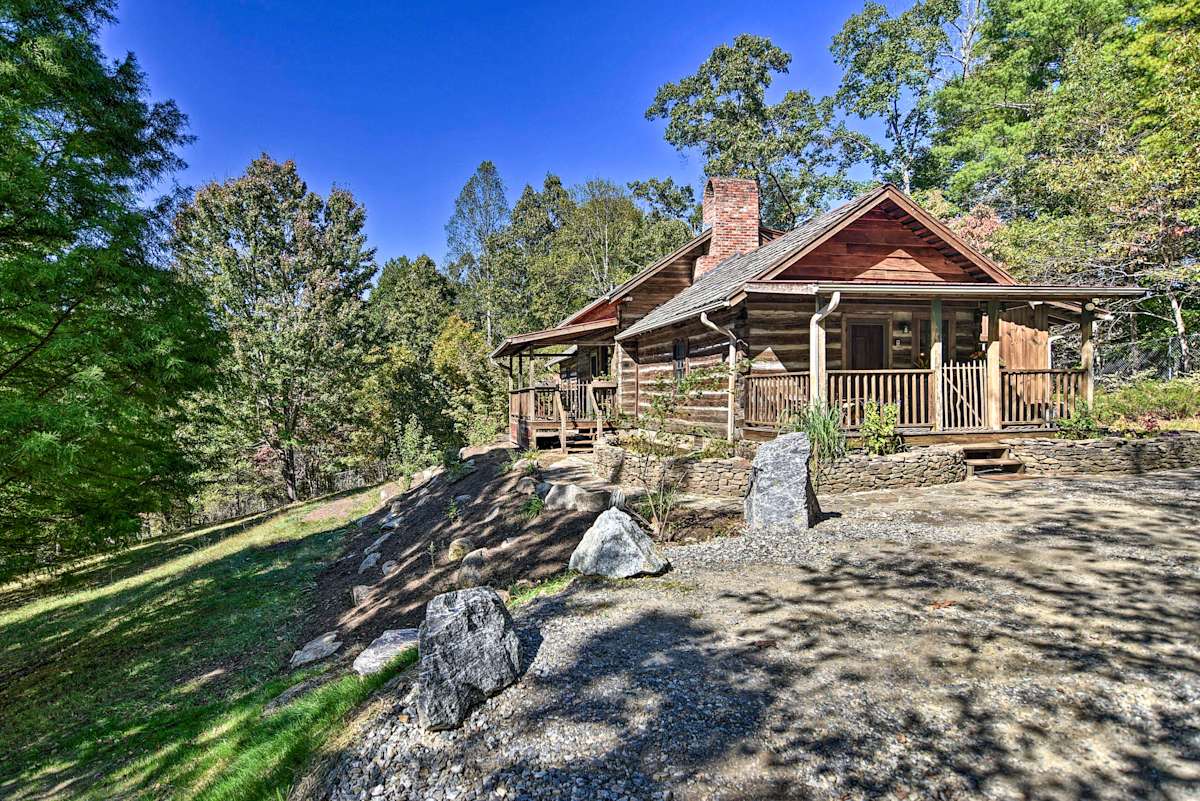 Charming Cabin On 2 5 Acres 10 Mi To Asheville