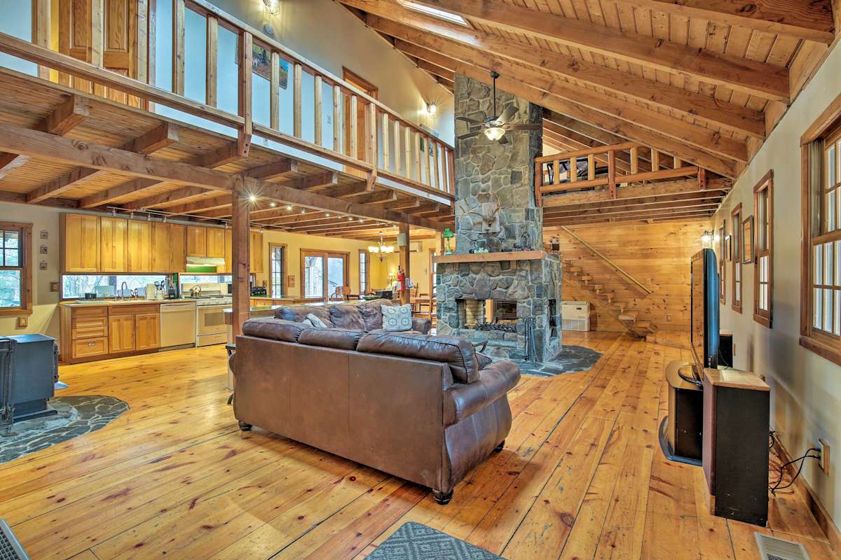 New Family Pet Friendly Pocono Cabin W Hot Tub