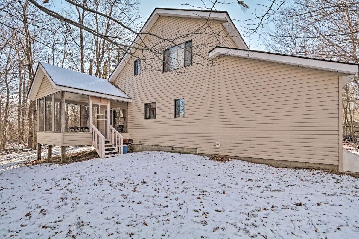 New Cozy Pocono Retreat W Sunroom Walk To Lake