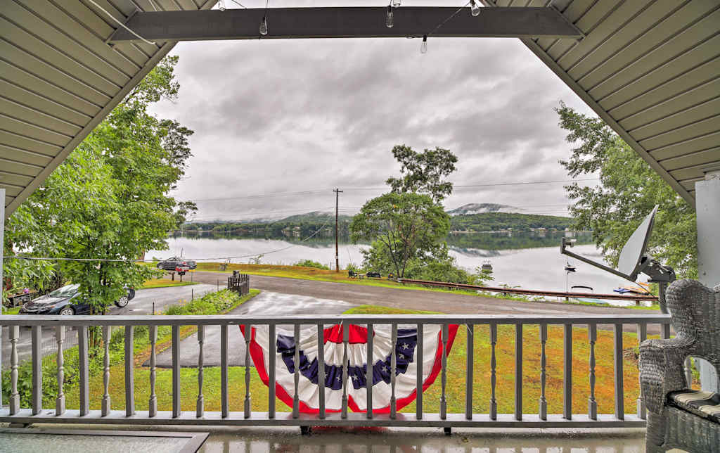 Renovated Lakefront Home W Deck In Northville