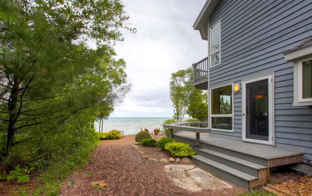 Lavish Charlevoix Home W Fire Pit On Lake Michigan