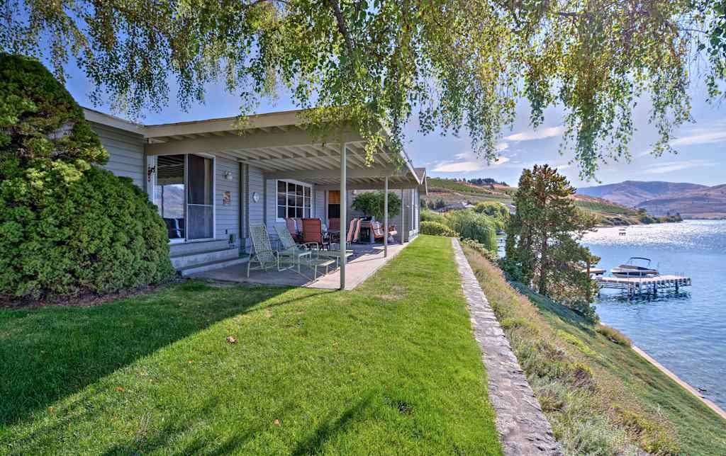 Waterfront Manson Cabin On Lake Chelan W Deck
