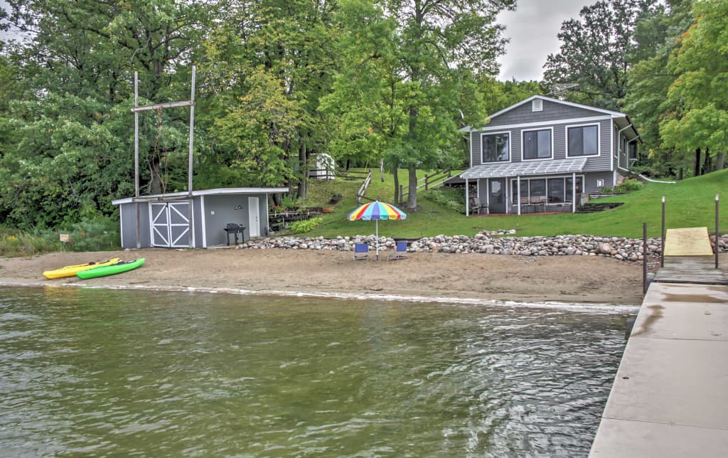 3br Alexandria Home W 100 Foot Beach On Lake Mary