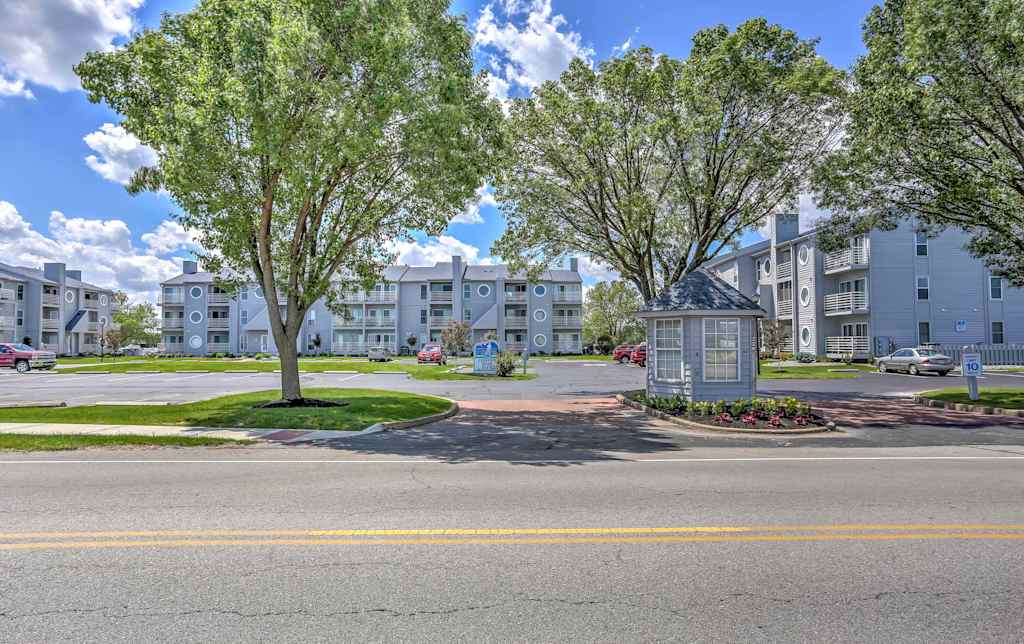 Charming 1br Port Clinton Condo W Community Pool