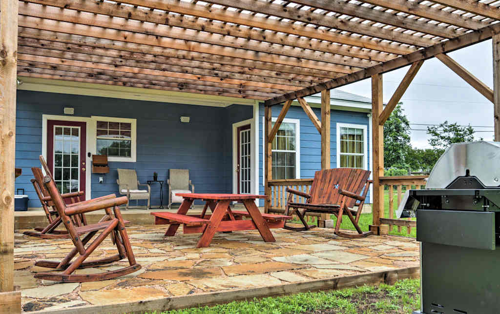 Blanco S Blue Cottage Inn W Patio Grill Porch