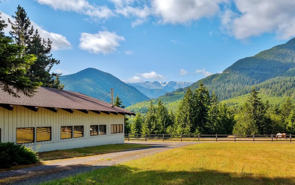 Rustic 1br Loft Port Angeles Cabin W Mtn Views