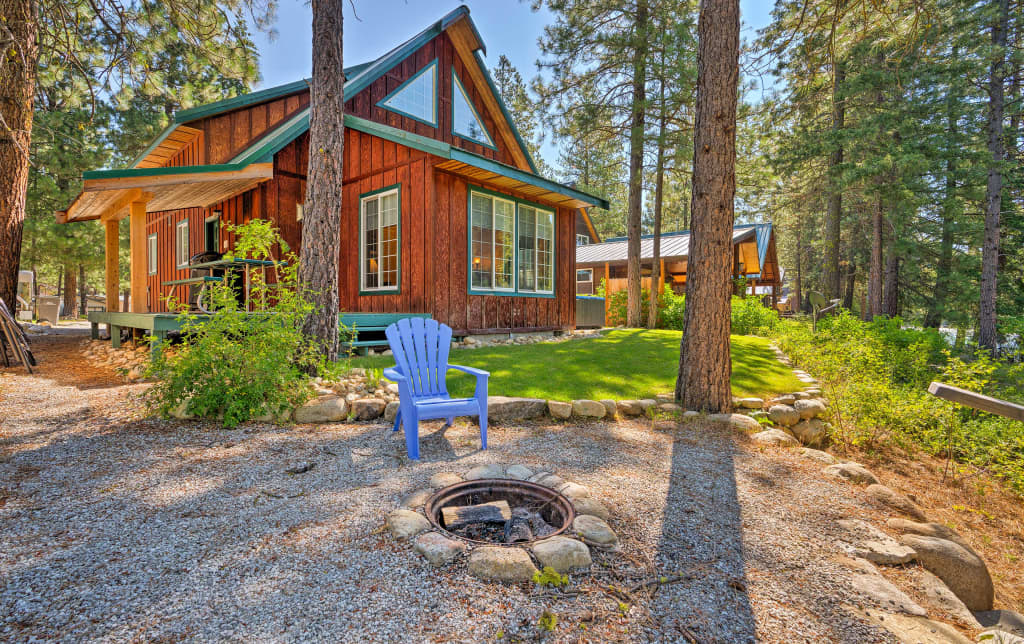 Riverfront Whispering River Cabin W Hot Tub