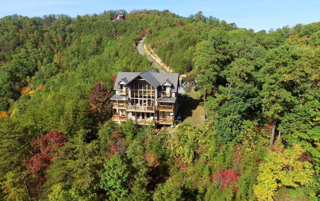 A Grand View Luxurious Smoky Mtn Family Retreat