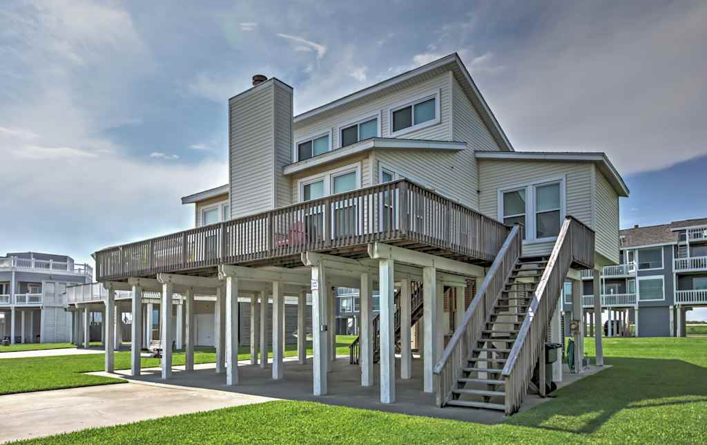 Two Master Bedrooms Newly Remodeled Luxury Beach House Galveston