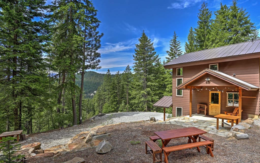 Secluded Leavenworth Cabin W Mtn Views Fire Pit