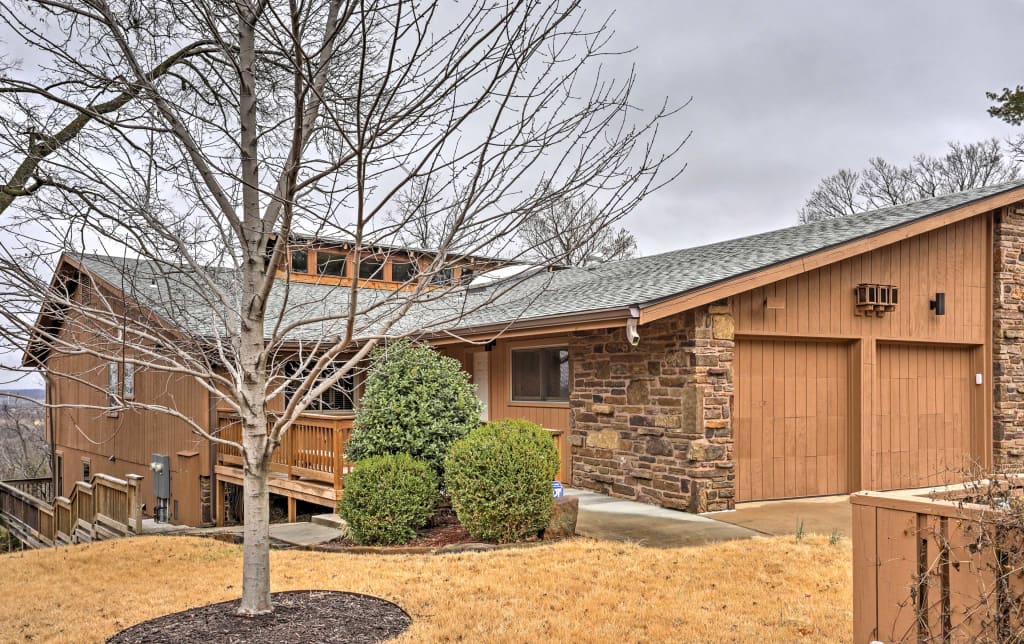 Rustic Fayetteville Townhome W Fireplace 3 Decks