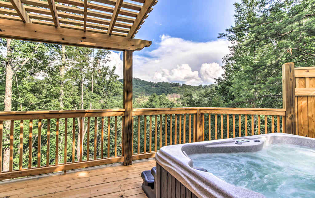 Sevierville Cabin W Private Mtn View Hot Tub