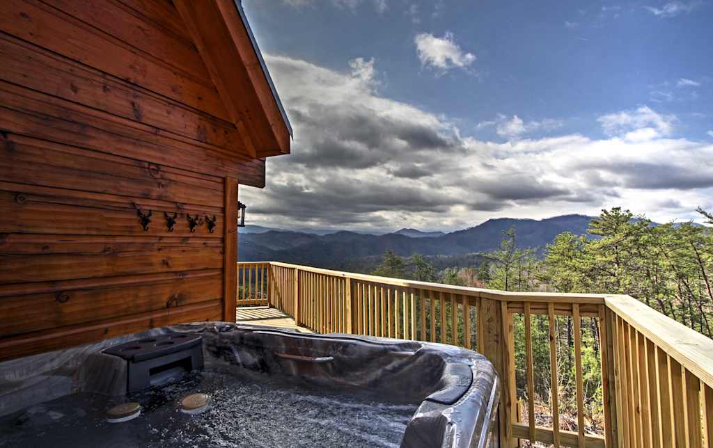 Little Bear Lodge Pigeon Forge Area Spa Views