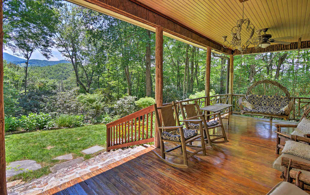 Beautiful Banner Elk Home W Mountain Views Decks