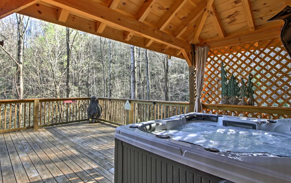 Rustic Gatlinburg Tree Top Dream Cabin W Hot Tub