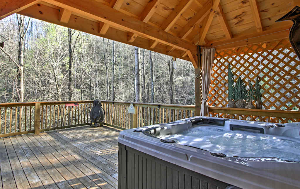 Rustic Gatlinburg Tree Top Dream Cabin W Hot Tub