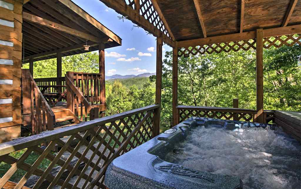 Gatlinburg Cabin W Large Deck Private Hot Tub