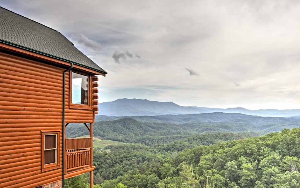 Heavenly High 1br Sevierville Cabin W Hot Tub