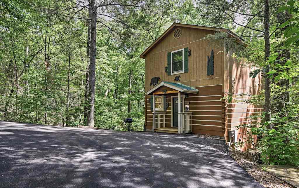 Breathtaking Secluded Pigeon Forge Cabin W Hot Tub