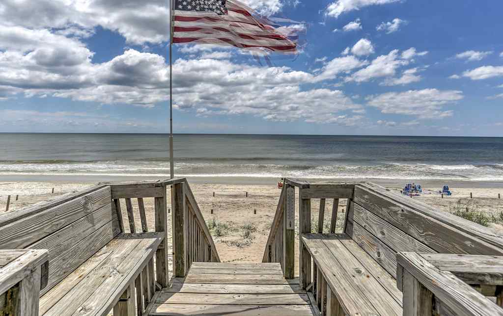 Nautical Oceanfront Beach House In Oak Island