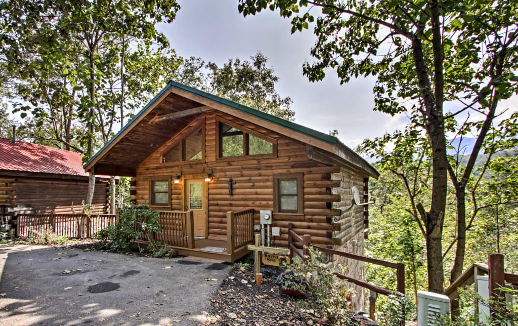 Pet Friendly Gatlinburg Cabin W Mountain Views