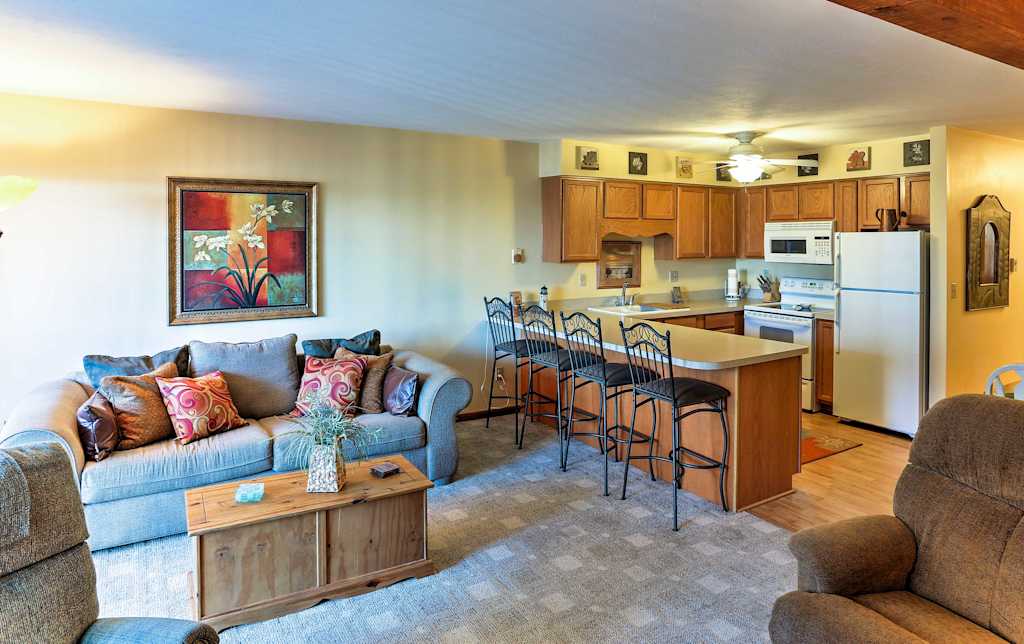 Lakeside Port Clinton Condo W Pool Access View