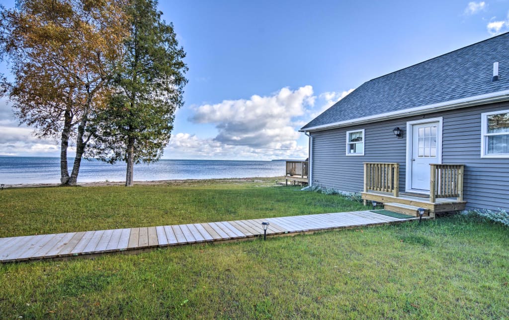 St Ignace Cottage W Deck Beach On Lake Huron