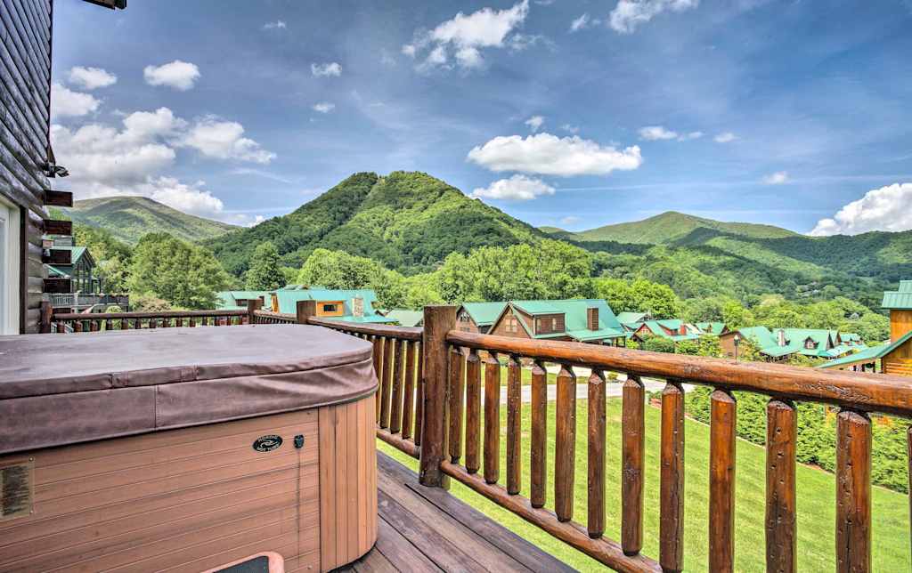 Maggie Valley Cabin W Private Hot Tub Game Room