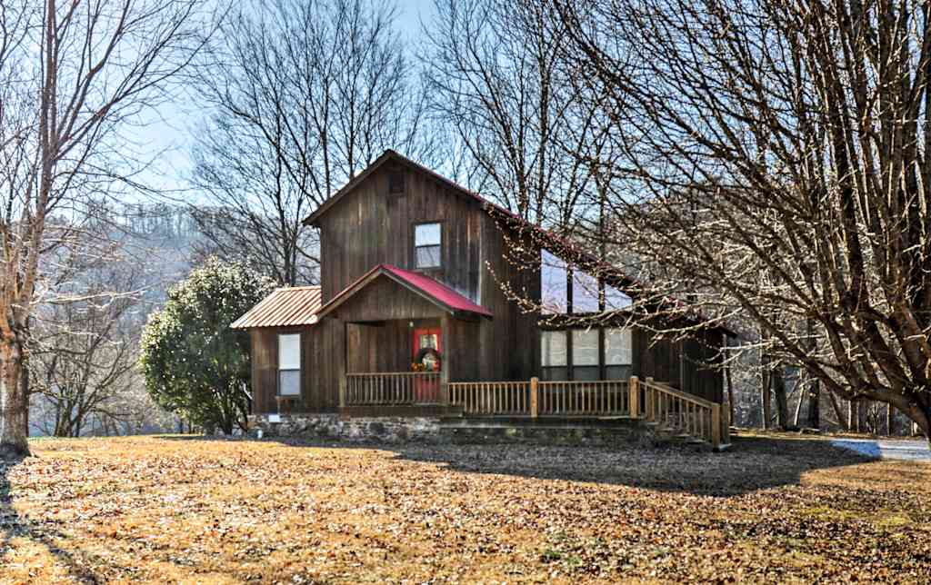 Roomy Riverfront Trout Valley Cabin W Fishing