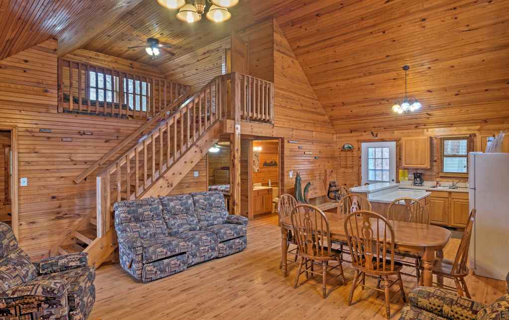 Riverfront Magnet Cabin W Hot Tub Views