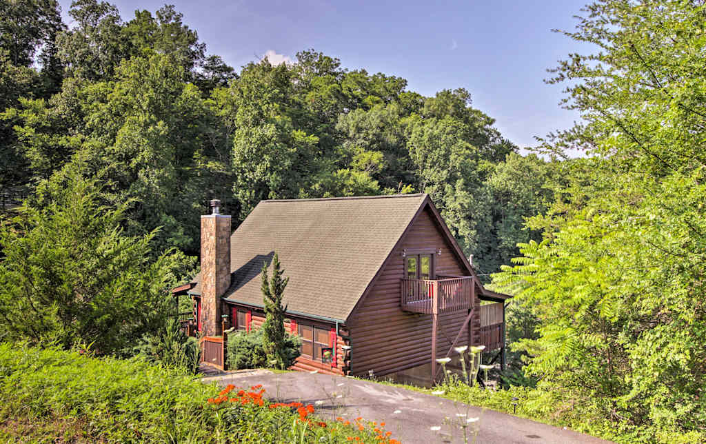 Sevierville Resort Cabin W Patio Porch Hot Tub